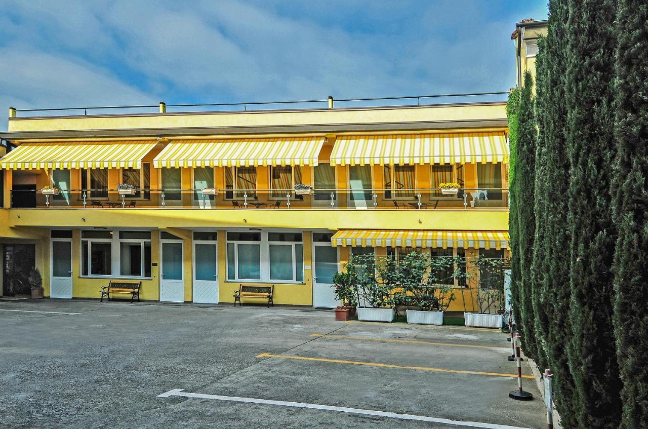 B&B Ai Cipressi ルッカ エクステリア 写真